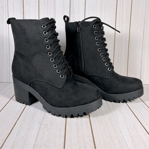 WOMEN'S BOOTS (FUZZY-S) - Picture 1 of 5